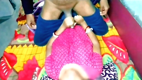 Indian brunette in amateur handjob video made for web