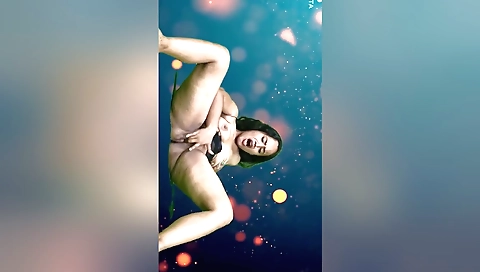 Indian brunette shows her huge ass in homemade video