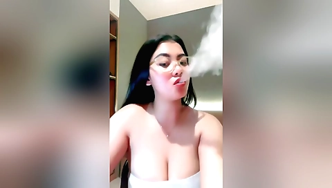 Sexy amateur indian with a large booty shows off her body
