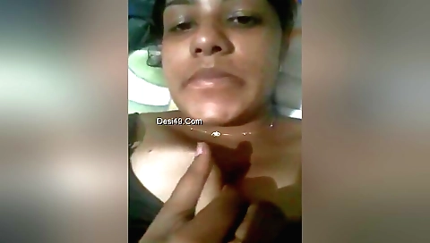 Hot amateur beauty shows off her titties and ass on solo video