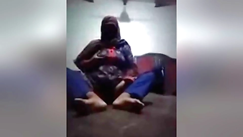 Hindi teen fucks on her boyfriend bed in amateur sex scene