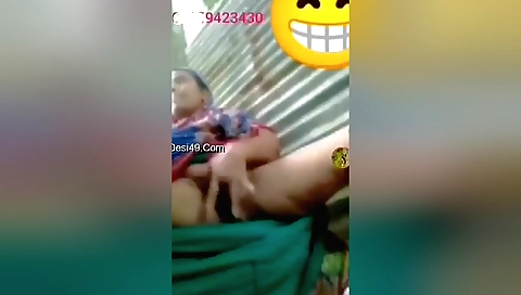 Bhabhi shows her fingering skills in this mature video