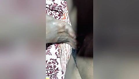 Indian teen in fetish video showing her hairy boudi