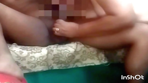 Mature lady shows a big dick in an amateur webcam vid