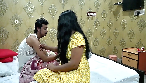 Indian pornstar with big natural boobs fucks in the hotel