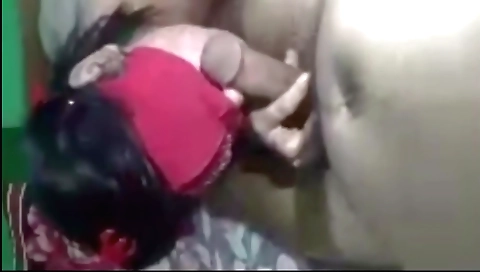 Sexy indian girl shows off her body in a homemade vid