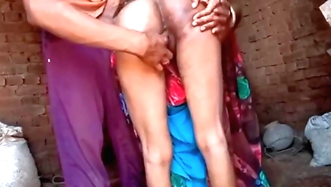 Indian amateur chick in a sexy outfit gets pounded in the village