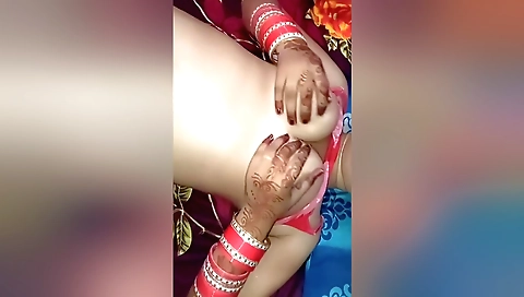 Indian housewife gets a tasty dick shot and gets cream