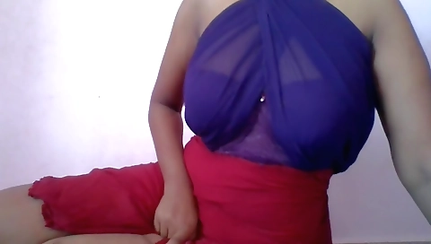 Indian chick has her ass teased in amateur solo video