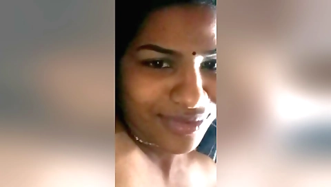 Indian girl shows her natural curves and hairy pussy