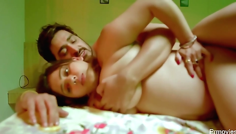 Indian brunette sexy with big tits shows her sexy thing