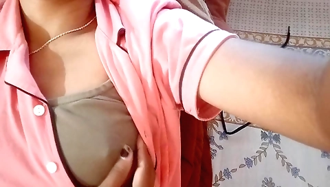 Naked brunette video shows her naked in a private home