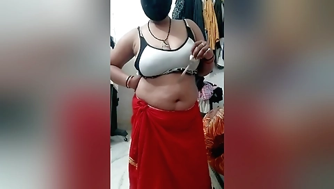 Indian beauty in amateur solo video with huge tits