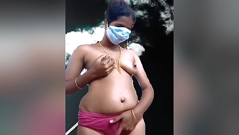 Indian babe naked on the porch in homemade solo video