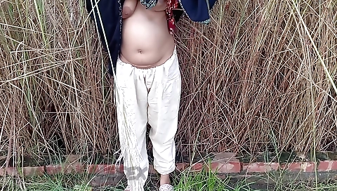Indian housewife fucks a driver in the backseat in a solo video