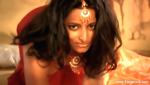 Indian hottie gets fucked in her pussy on the massage table
