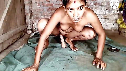 Indian beauty masturbates and masturbates with dildo