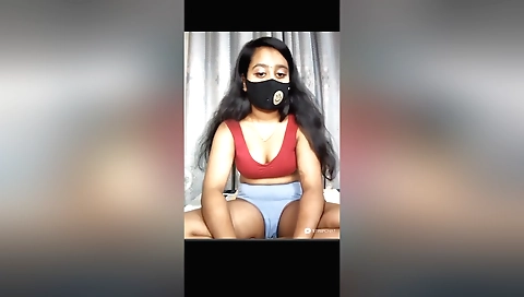 Indian solo female sex video with a big and long pussy
