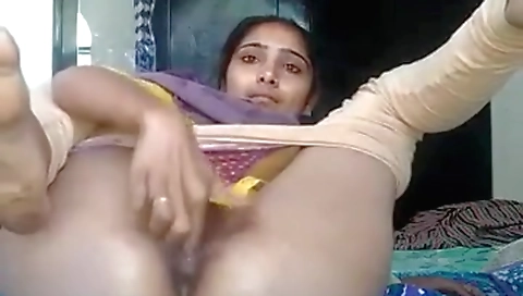 Indian teen 18+ fingering her juicy vagina in webcams