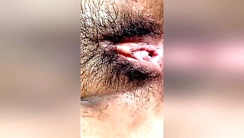 This amateur video shows me getting fucked in my hairy pussy