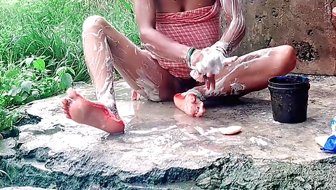 Outdoor solo porn video with amateur woman taking photos