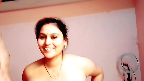 Amateur brunette girl with a cute face and a sexy ass home