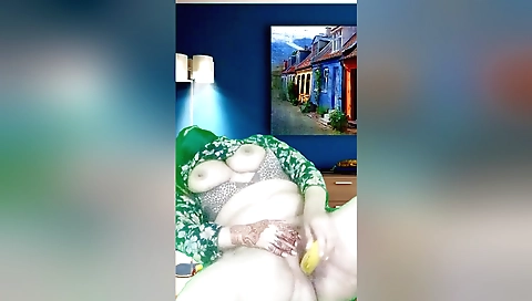 Indian solo chick fingered with a dildo and fingered