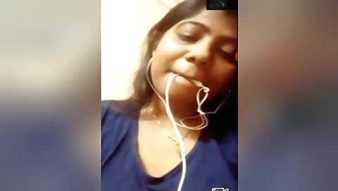 Sexy indian babe shows her juicy boobies and pussy