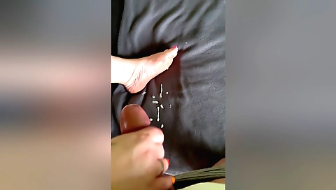 Nice ass blowjob and a cumshot on the ass of a real girl