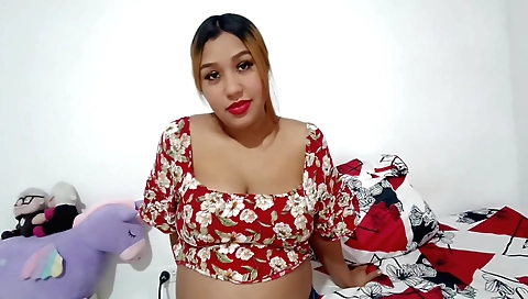 Indian wife is all dressed up to take her cunt to the guy