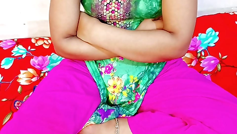 Indian slut in the living room fucks her uncles mom