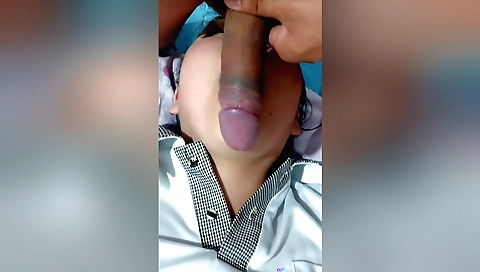 Amateur teen 18+ enjoying a facial from her cousin