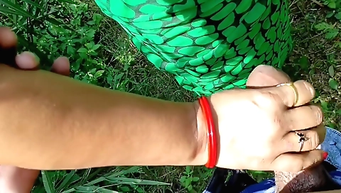 Indian girl gives a nice handjob to a horny guy in the outdoor