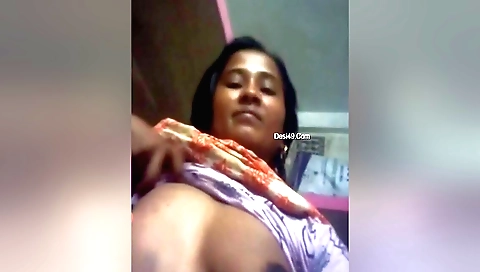 Indian girl shows off her body in reverse pose on the webcam
