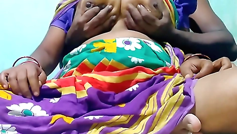 Big boobed chick shows her sexy body in amateur video