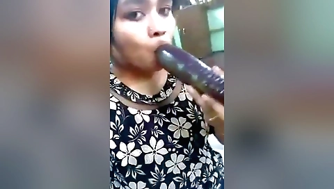 Indian woman records herself masturbating on her bed