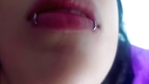 Indian teen with hot pussy fucks her pussy to get ready to bear
