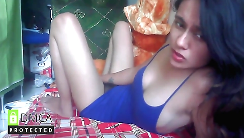 Amateur female model sharing her sexy body in amateur sex video