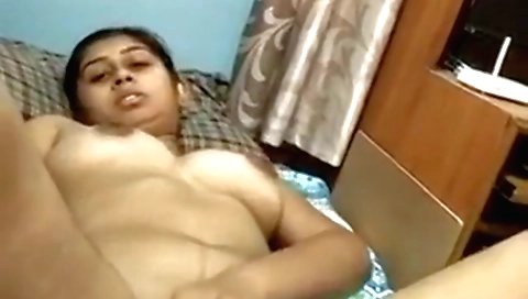 Sexy indian chick fingering her pussy on the web cam