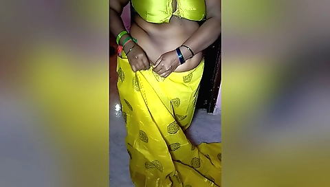 Indian babe shows off her boobs on this solo video
