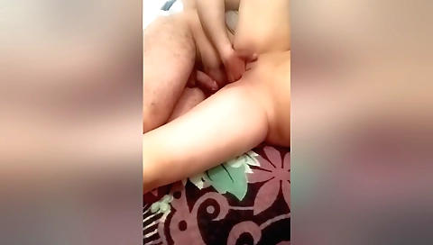 Nice amateur webcam clip of the slutty and attractive sahbi kayhwi