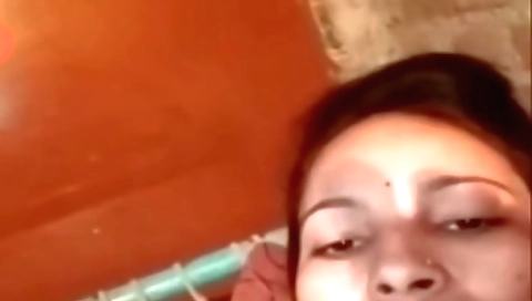 Hot amateur brunette playing with phone and fucking