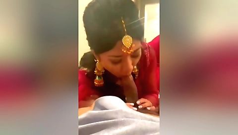 Indian girl with natural curves gets her mouth fucked