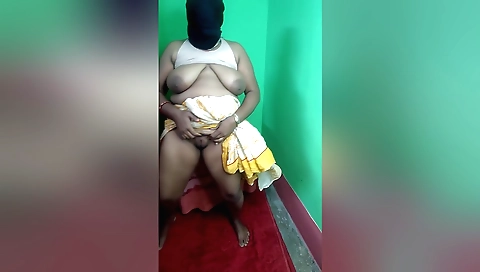 Bhabi struti loves to swing around and swing her tits