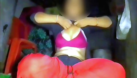 Indian brunette 18+ amateur gets her pussy stretched