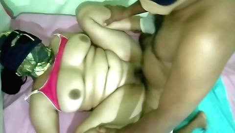 Indian girl with a big ass and big tits doing porn vid