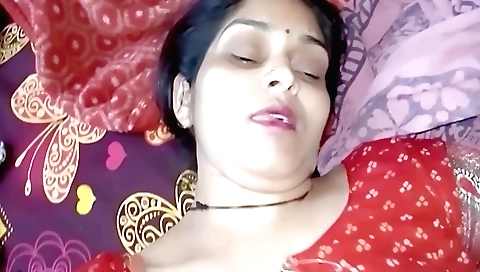 Indian girl with a shaved pussy gets pounded in the kitchen