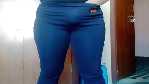 Indian chick is naked in her bedroom and she is squirting