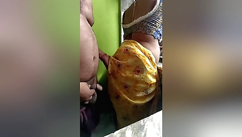 Indian bhabhi with a thick ass shows off her booty