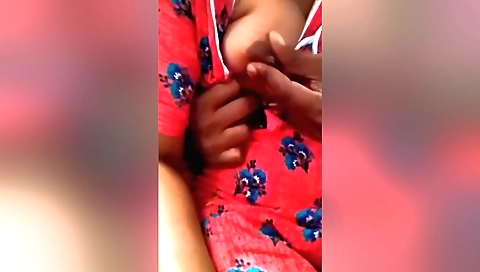 Hot tamil girl shows her body in amateur video clip